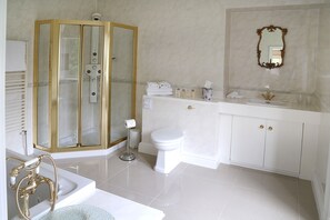 Deluxe Double Room, Garden View | Bilik Mandi | Kelengkapan dandanan diri percuma, pengering rambut, tuala disediakan 