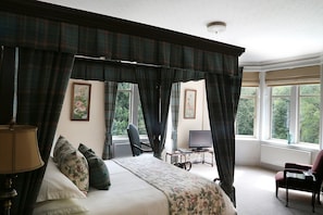 Deluxe Double Room, Garden View | Peti besi dalam bilik, dihias secara berasingan 