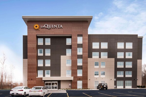 Exterior - La Quinta Inn & Suites by Wyndham Buffalo Amherst (Buffalo)
