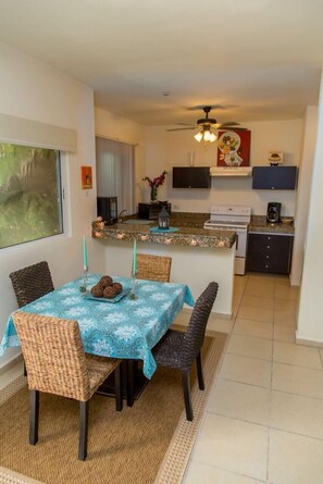 Appartement | Repas dans la chambre
