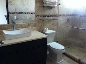 Apartment | Bathroom | Shower, towels