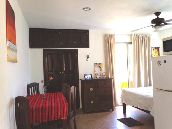 Appartement | Repas dans la chambre