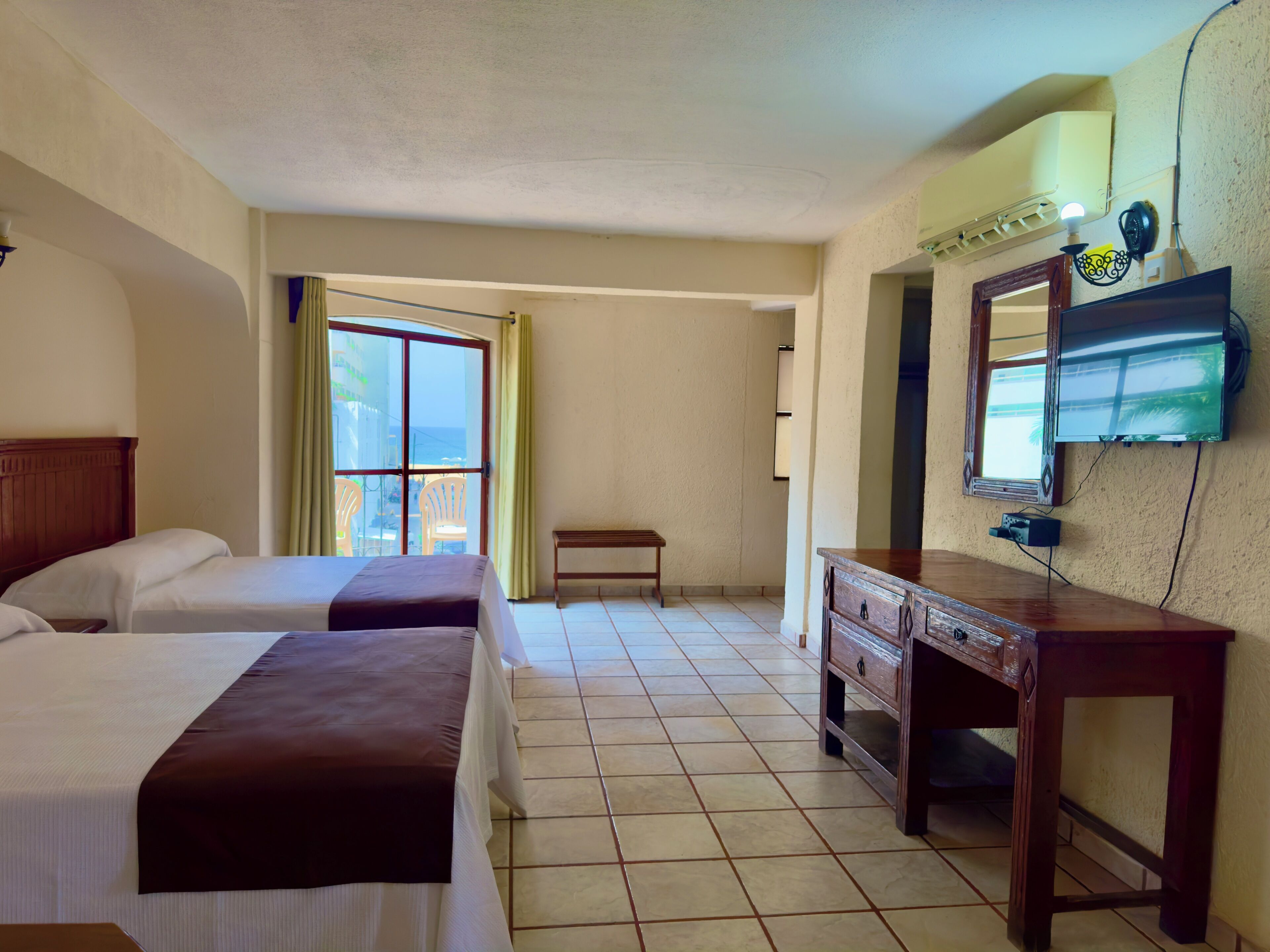 Family Sextuple | Iron/ironing board, free WiFi, bed sheets, wheelchair access