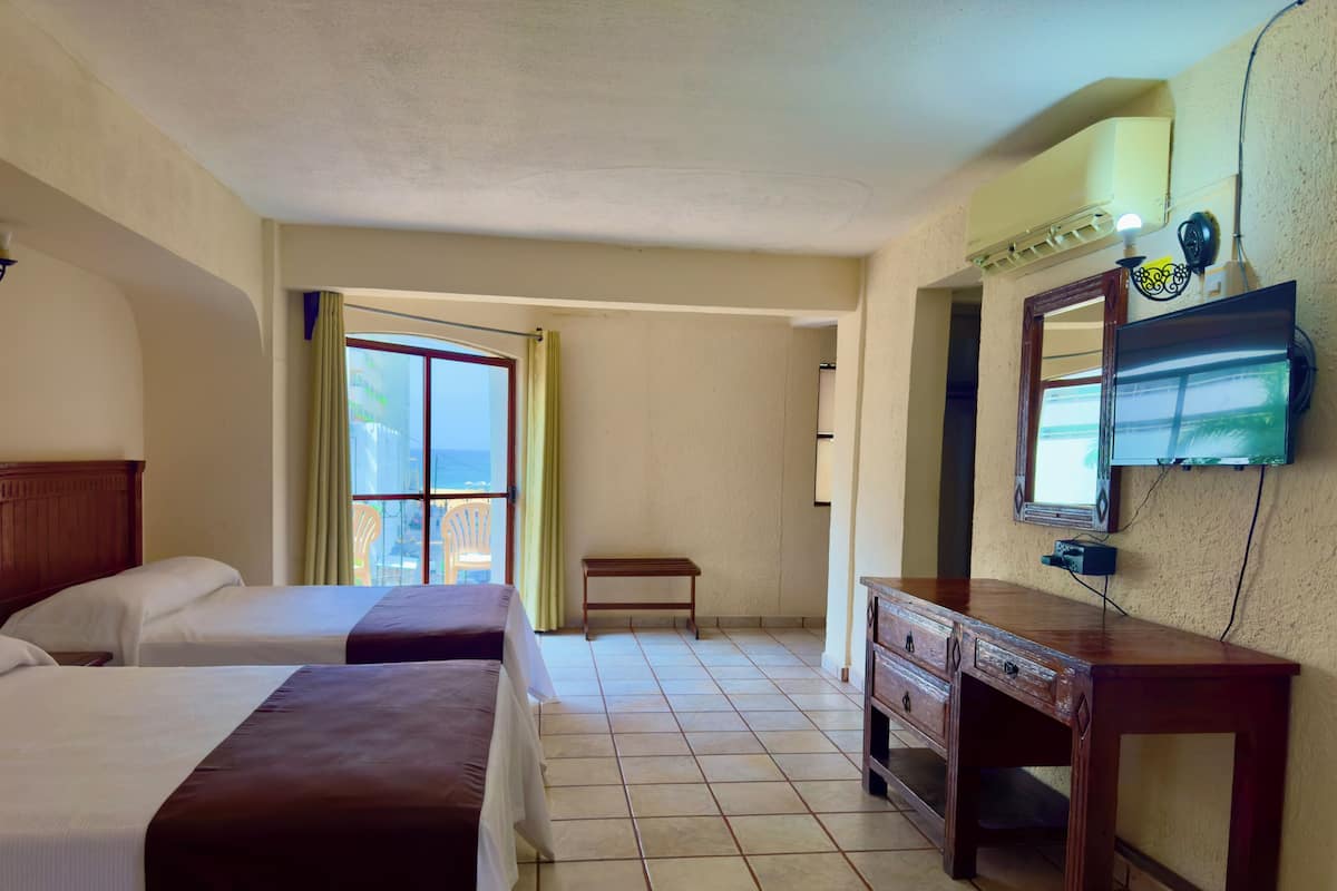 Tabla de planchar con plancha, wifi gratis y ropa de cama