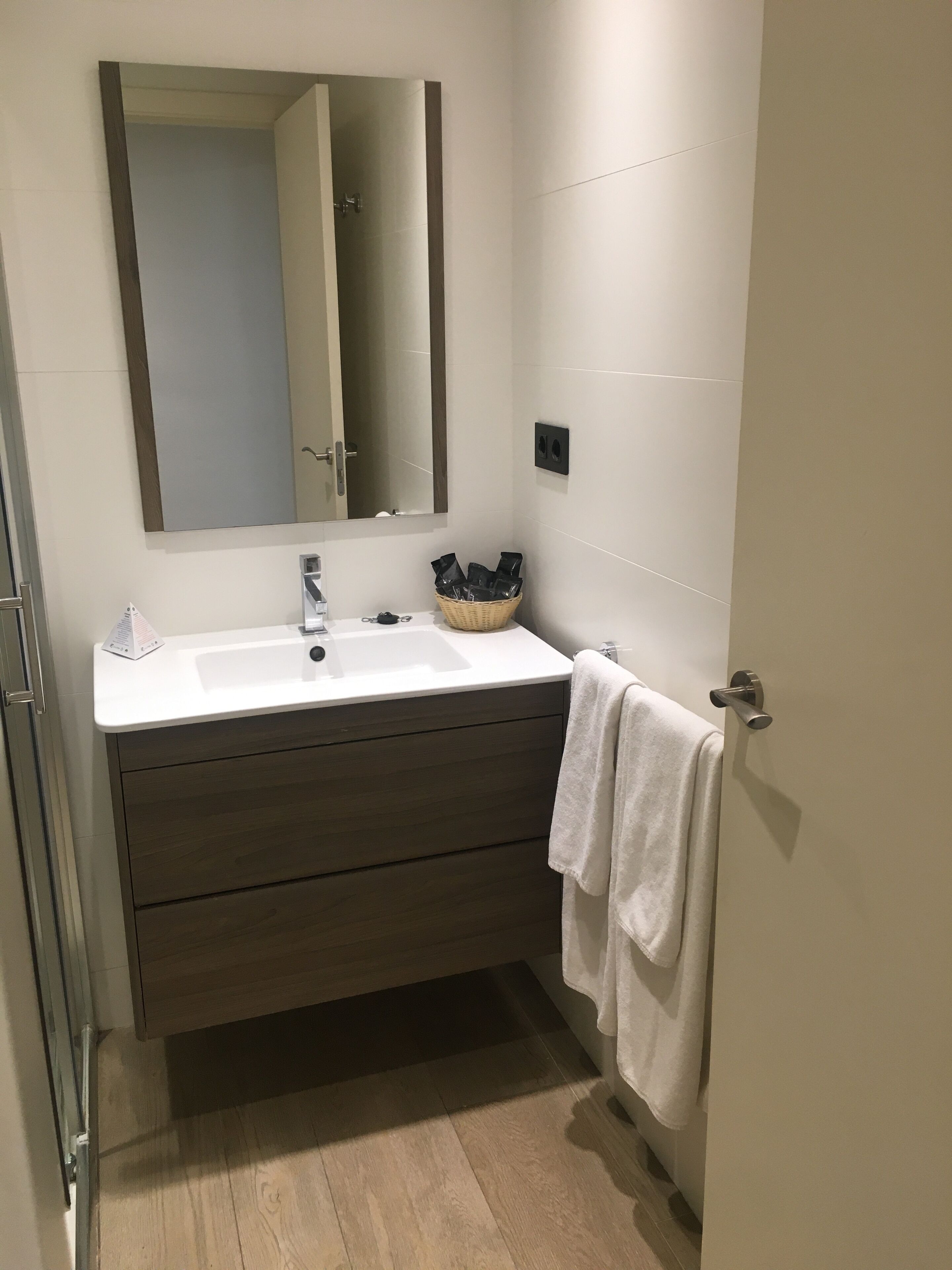 apartment, 1 bedroom | bathroom | shower, free toiletries, hair dryer, towels