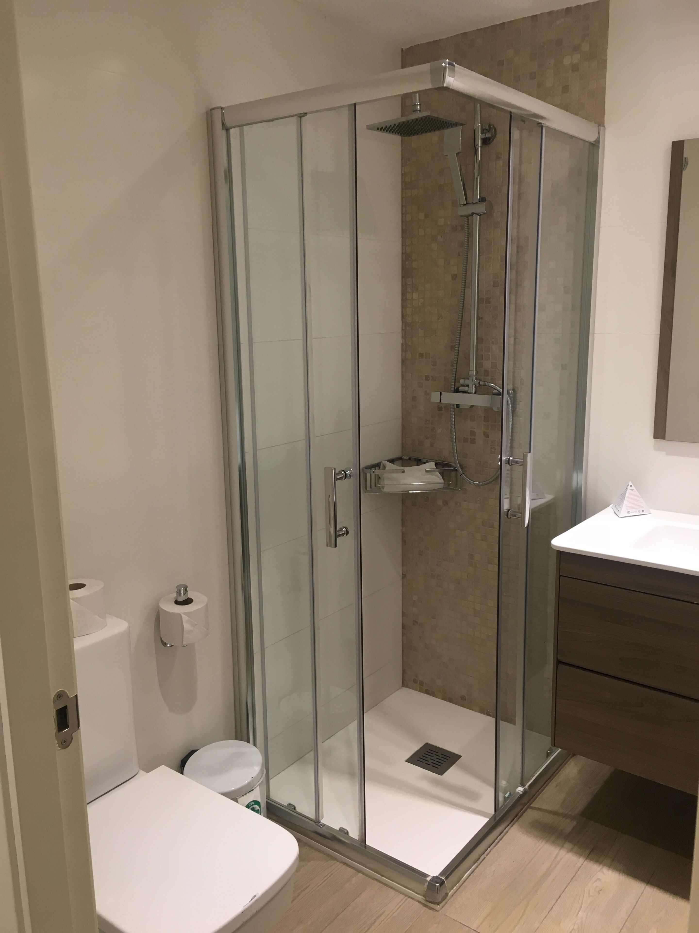 apartment, 1 bedroom | bathroom | shower, free toiletries, hair dryer, towels