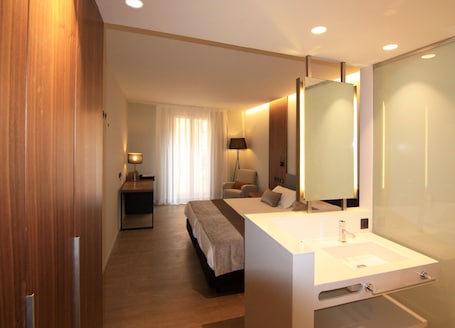 1 habitación, minibar y caja de seguridad en la habitación