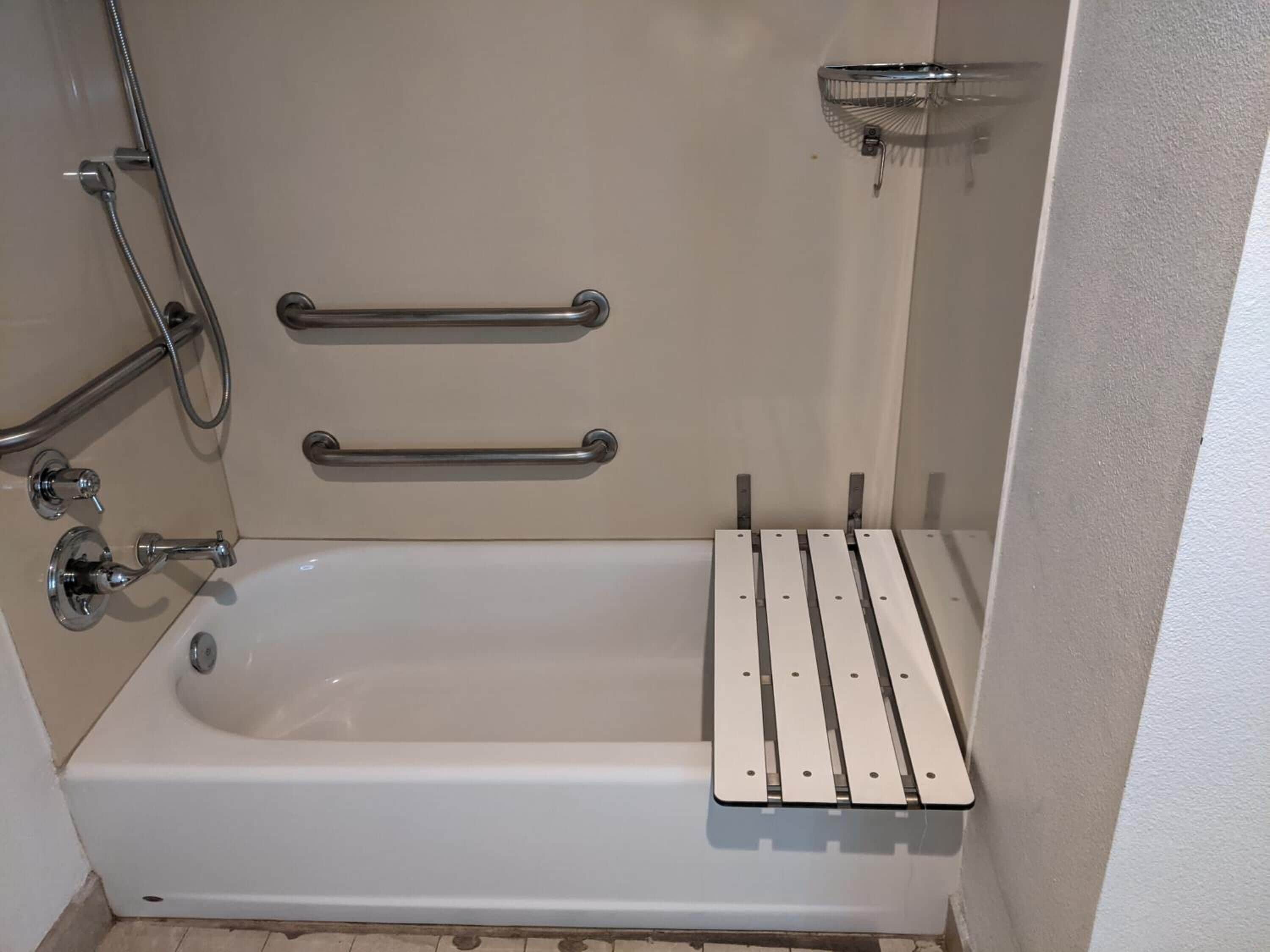 1 king bed, accessible with bathtub | bathroom | towels