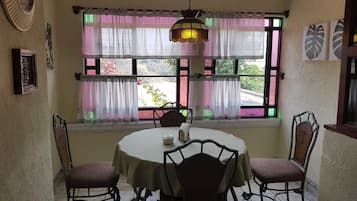 Einheimisches Frühstück unter der Woche (7 USD pro Person)