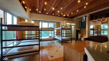 Familienzimmer, Mehrere Betten, Nichtraucher | Bügeleisen/Bügelbrett, kostenloses WLAN, Bettwäsche