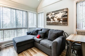 Living room - Le Villageois by Gestion ELITE  (Mont-Tremblant)