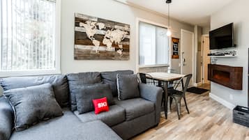 Kondominium, 1 kamar tidur | Ruang keluarga | TV layar datar, perapian, dan Netflix