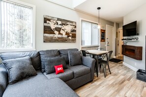 Condo, 1 Bedroom | Living room
