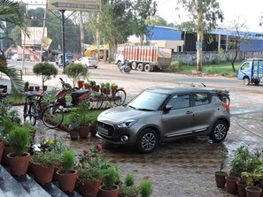 Courtyard - Hotel Rajmahal Roorkee (Roorkee)