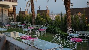 Outdoor dining - Hotel Rajmahal Roorkee (Roorkee)