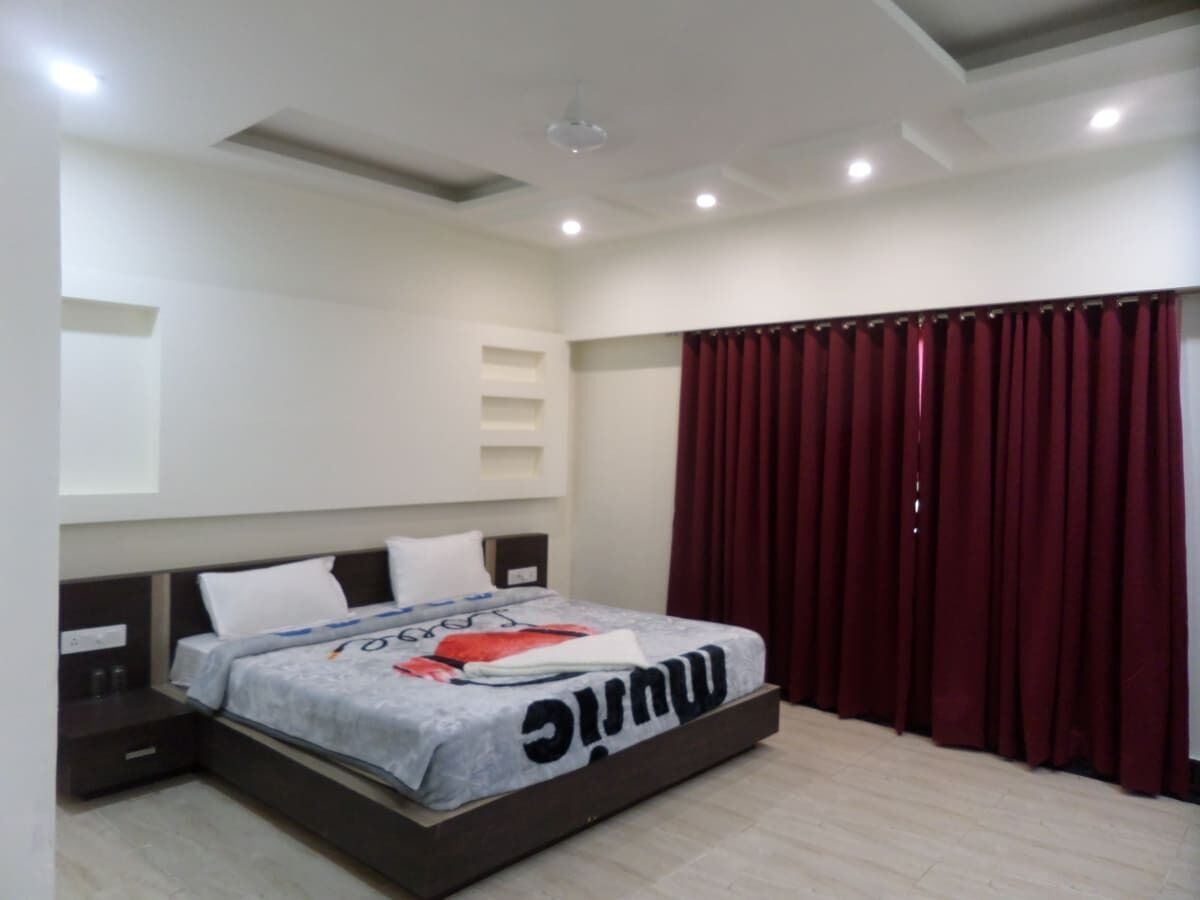 1 bedroom, premium bedding, pillow-top beds, in-room safe