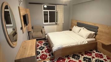 Elite Apartment, 3 Bedrooms | Premium bedding, desk, iron/ironing board, free WiFi