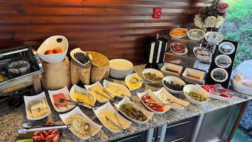 Free daily buffet breakfast