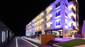 Fachada del alojamiento - Noche
