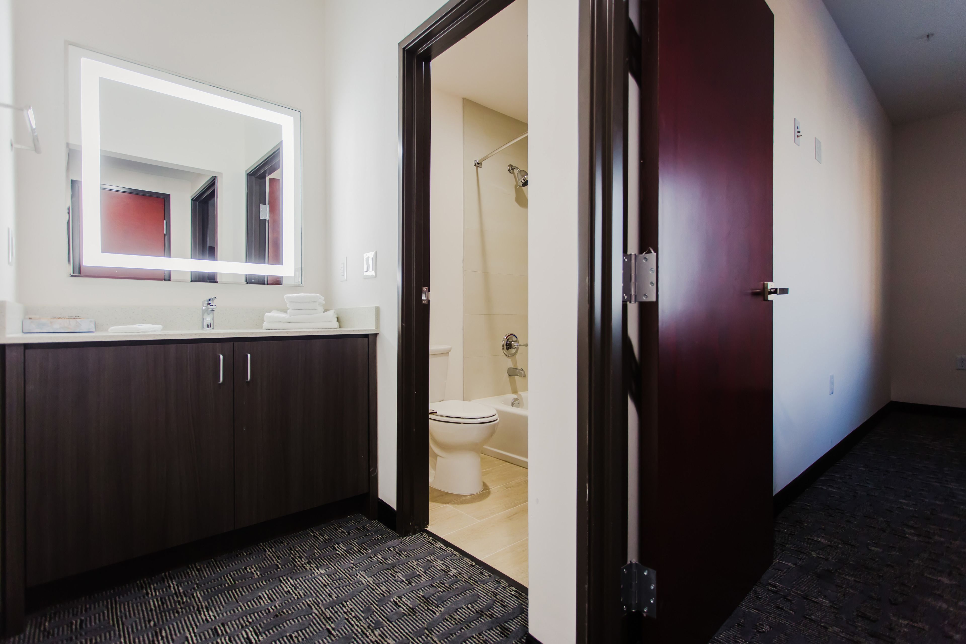 combined shower/bathtub, deep-soaking bathtub, free toiletries