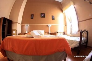 Chambre Triple, 3 lits une place, salle de bains privée | Wi-Fi gratuit