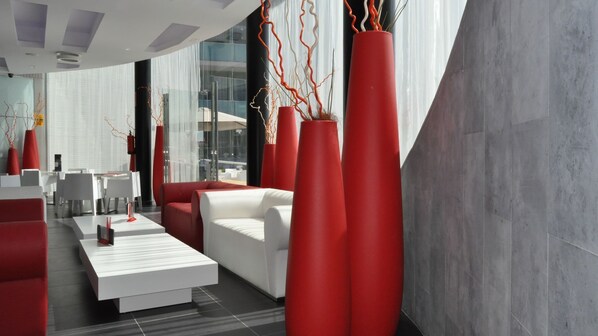Lobby sitting area - Aparthotel Four Elements Suites (Salou)