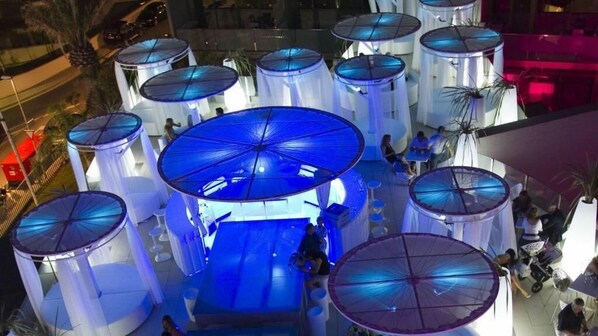 Outdoor dining - Aparthotel Four Elements Suites (Salou)