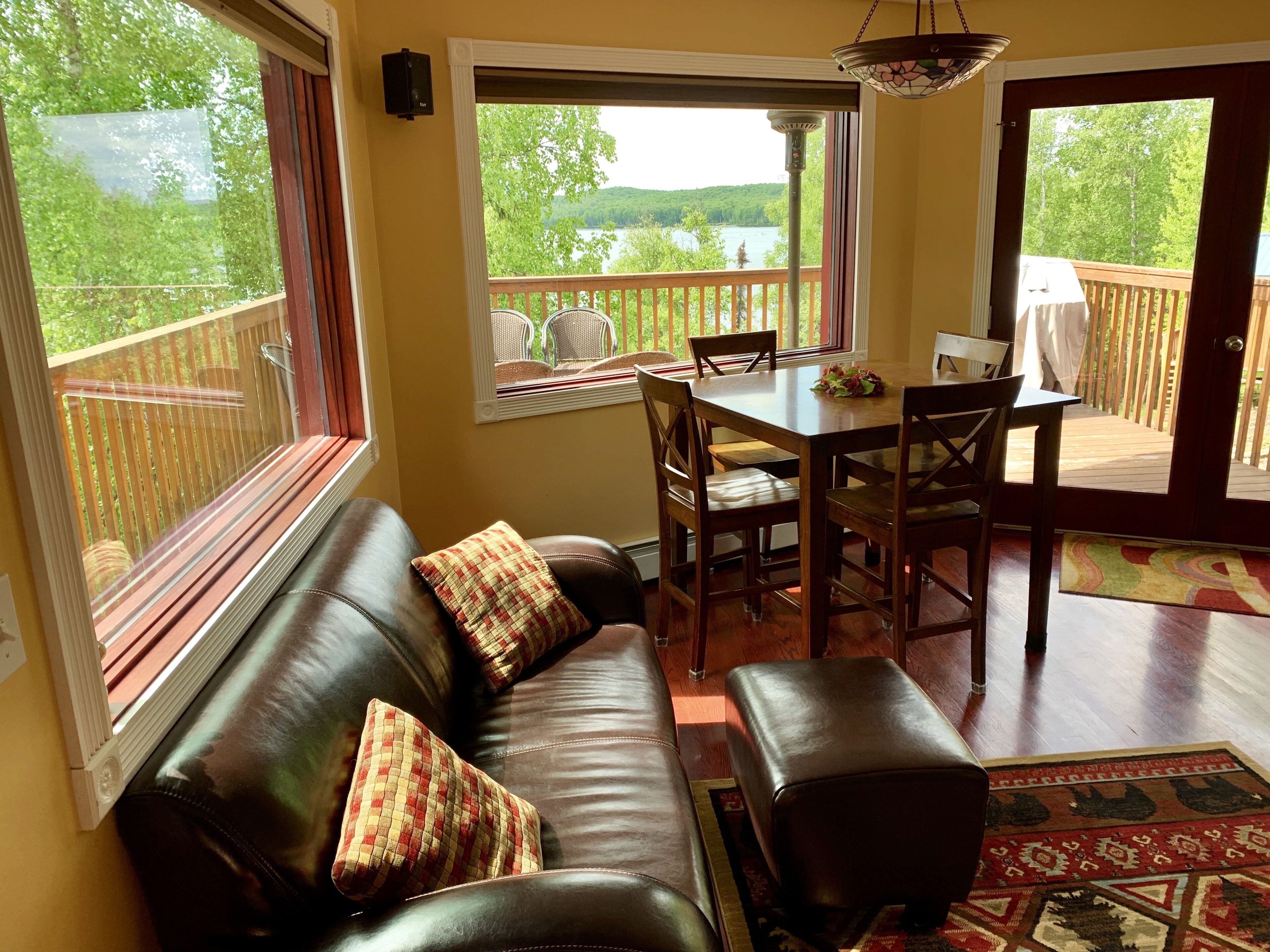 Smart TV, chimenea, videojuegos y reproductor de DVD 