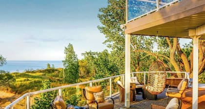 Beachfront Villa + Addition, Skyline views, Hot Tubs, Luxury Smart Home