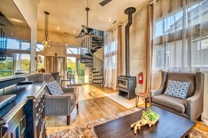 Smart TV, fireplace, Netflix, DVD player