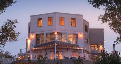 Beachfront Villa + Addition, Skyline views, Hot Tubs, Luxury Smart Home