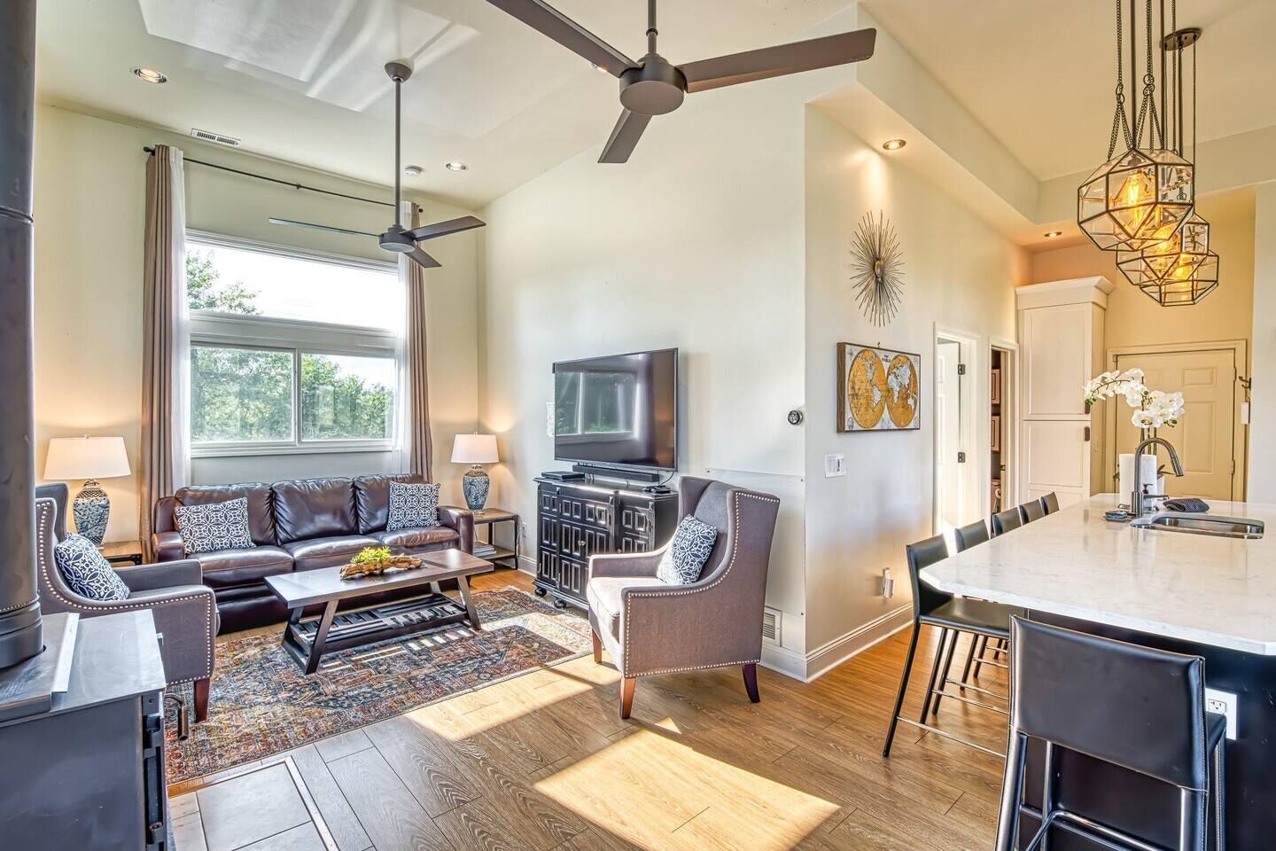 Smart TV, fireplace, Netflix, DVD player