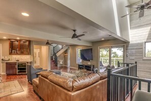 Smart TV, fireplace, Netflix, DVD player