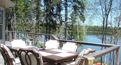 Spectacular luxury, Low allergy, Ocean Waterfront home/kayaks/Canoes/hot tub