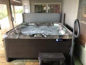 Indoor spa tub
