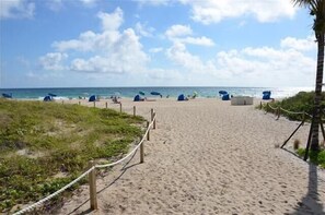 Beach nearby - BY THE SEA VACATION VILLAS 5 BED WATERFRONT/ POOL LARGE ESTATE NEAR BEACH (Pompano Beach,)