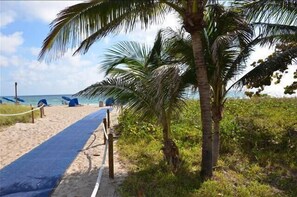 Beach nearby - BY THE SEA VACATION VILLAS 5 BED WATERFRONT/ POOL LARGE ESTATE NEAR BEACH (Pompano Beach,)
