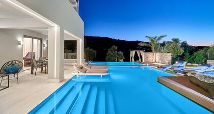 Villa de lujo con piscina climatizada de 72 metros cuadrados rodeada de naturaleza