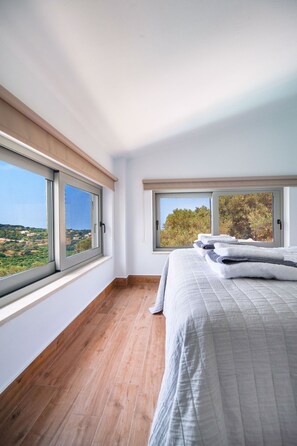 4 bedrooms, iron/ironing board, travel cot, WiFi