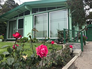 Exterior detail - Happy House by the Sea (Aptos)