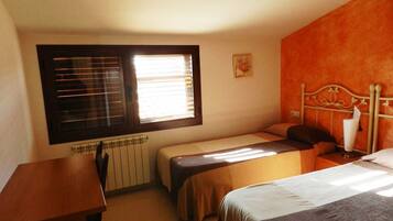 1 bedroom, desk, free WiFi