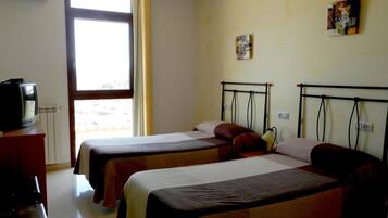 1 bedroom, desk, free WiFi