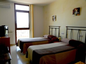 1 bedroom, desk, free WiFi - Hostal Restaurant Cal Feliuet (Passanant i Belltall)