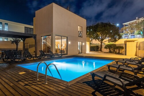 ALBUFEIRA LUXUSVILLA VICTORIA, 5 MIN ZU STRIP, 10 MIN WANDERUNGSTRAND, WI FI, A / C, SWIMMINGPOOL