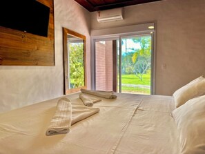 Surmatelas, minibar, rideaux occultants, fer et planche à repasser