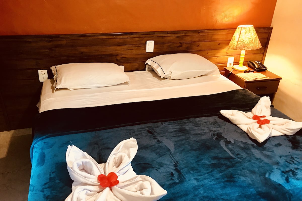 特厚豪華床墊、迷你吧、遮光窗簾/窗簾、熨斗/熨衫板