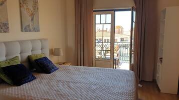 1 chambre, fer et planche à repasser, Internet gratuit, draps fournis