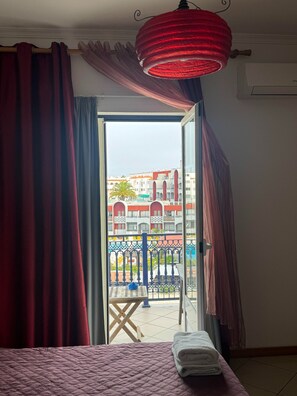 1 bedroom, iron/ironing board, free internet, bed sheets