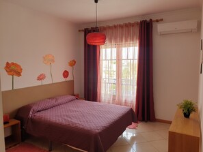 1 chambre, fer et planche à repasser, Internet gratuit, draps fournis