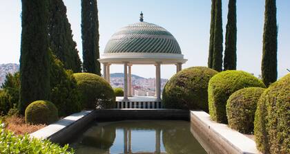 Malaga: MALAGA, COSTA DEL SOL, First –floor Beachfront Apartment. Direct access to beach. Tennis courts and swimming pool.